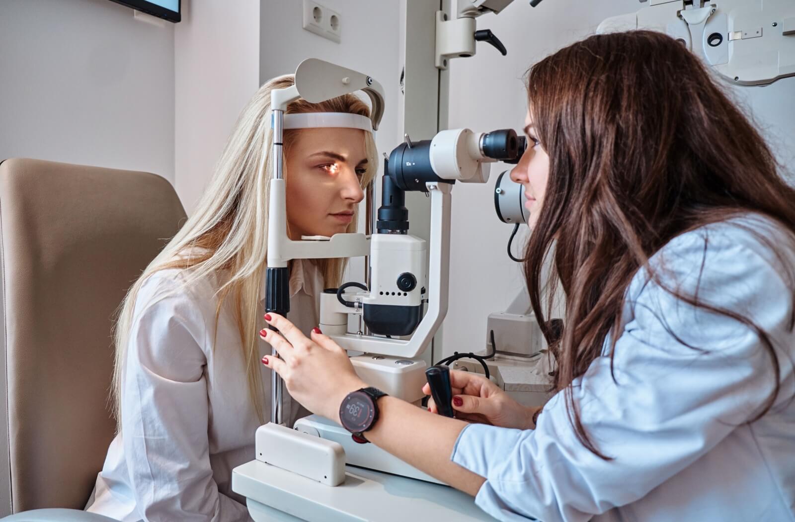 An eye doctor uses a slit lamp to evaluate the severity of a patients dry eyes during an initial consultation.